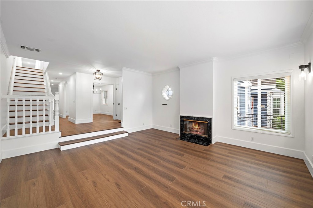 377 Roycroft Avenue Long Beach, CA 90814 - Photo 5 of 35 Living room