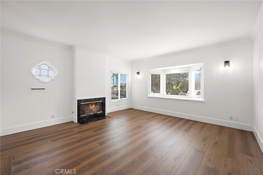 377 Roycroft Avenue Long Beach, CA 90814 - Photo 6 of 35 Living room looking toward the street