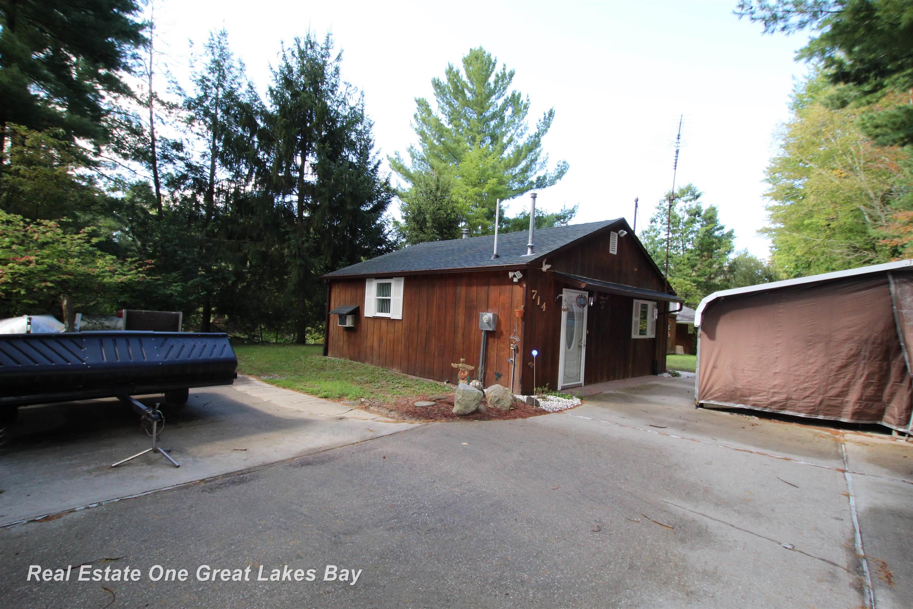 714 East Mid-gladwin Co Ln Road Hope, MI 48628 - Photo 2 of 11 50158540-abf0acd3-5021-4e42-b057-378acb7913fa.JPG