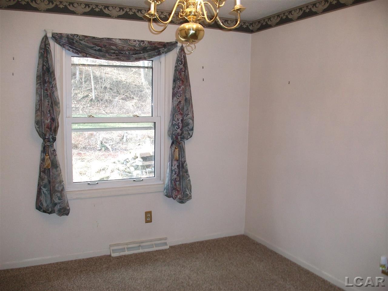 4778 Hooks Mill Road Adrian, MI 49221 - Photo 8 of 23 31274815-7.JPG