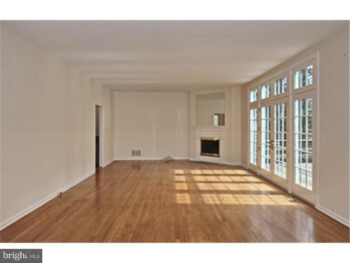 139 Random Road Princeton, NJ 08540 - Photo 3 of 25 Living Room