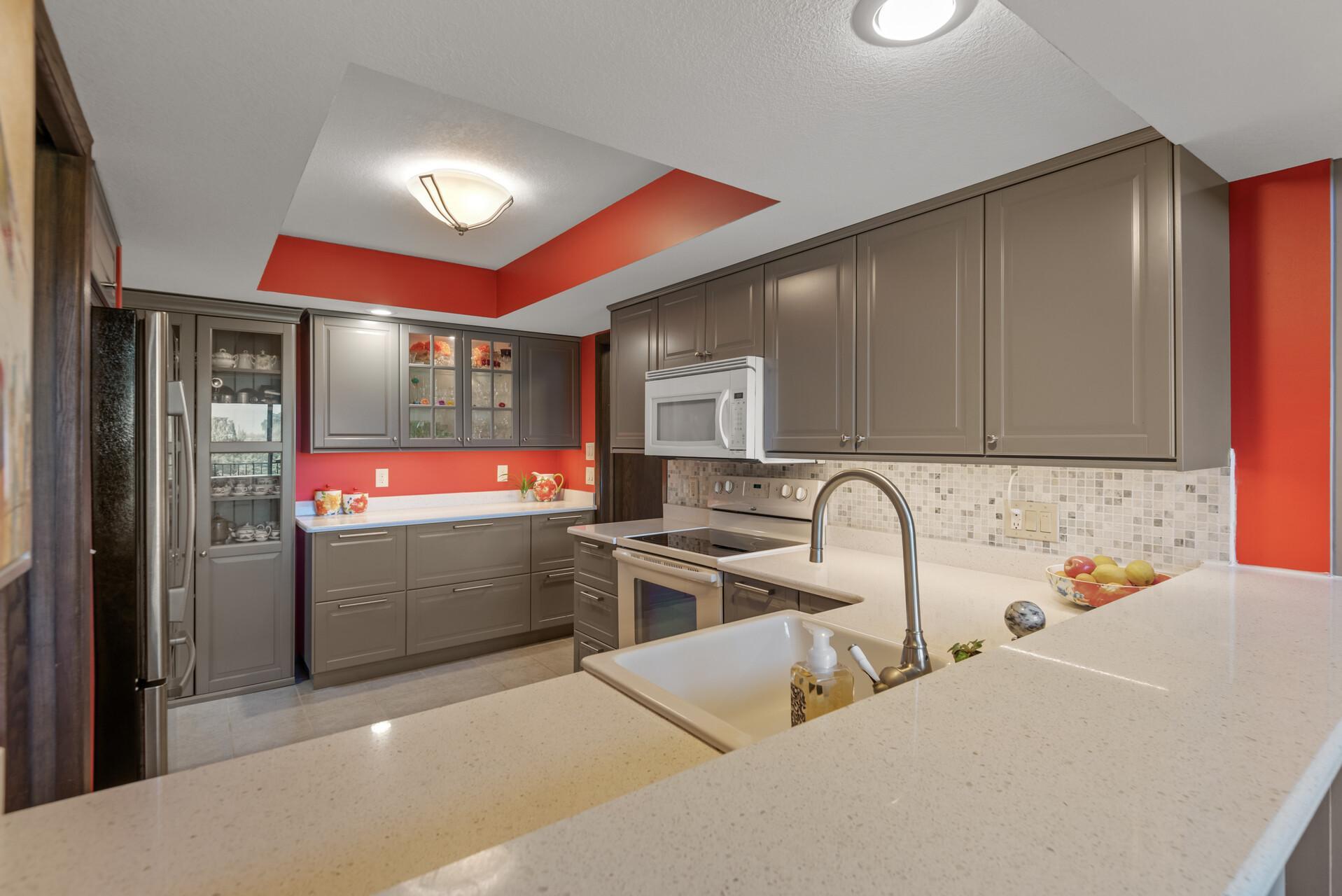 9550 Collegeview Road, Unit 320 Bloomington, MN 55437 - Photo 12 of 32 Gallery Image 12