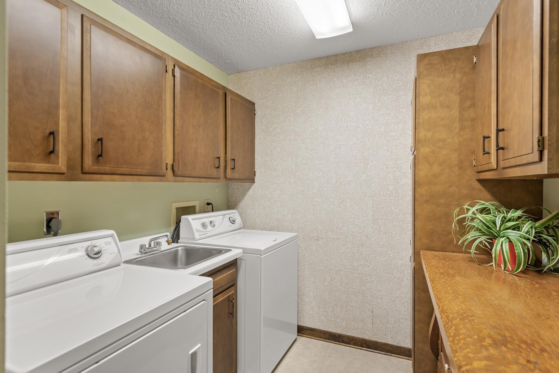 9550 Collegeview Road, Unit 320 Bloomington, MN 55437 - Photo 13 of 32 Gallery Image 13