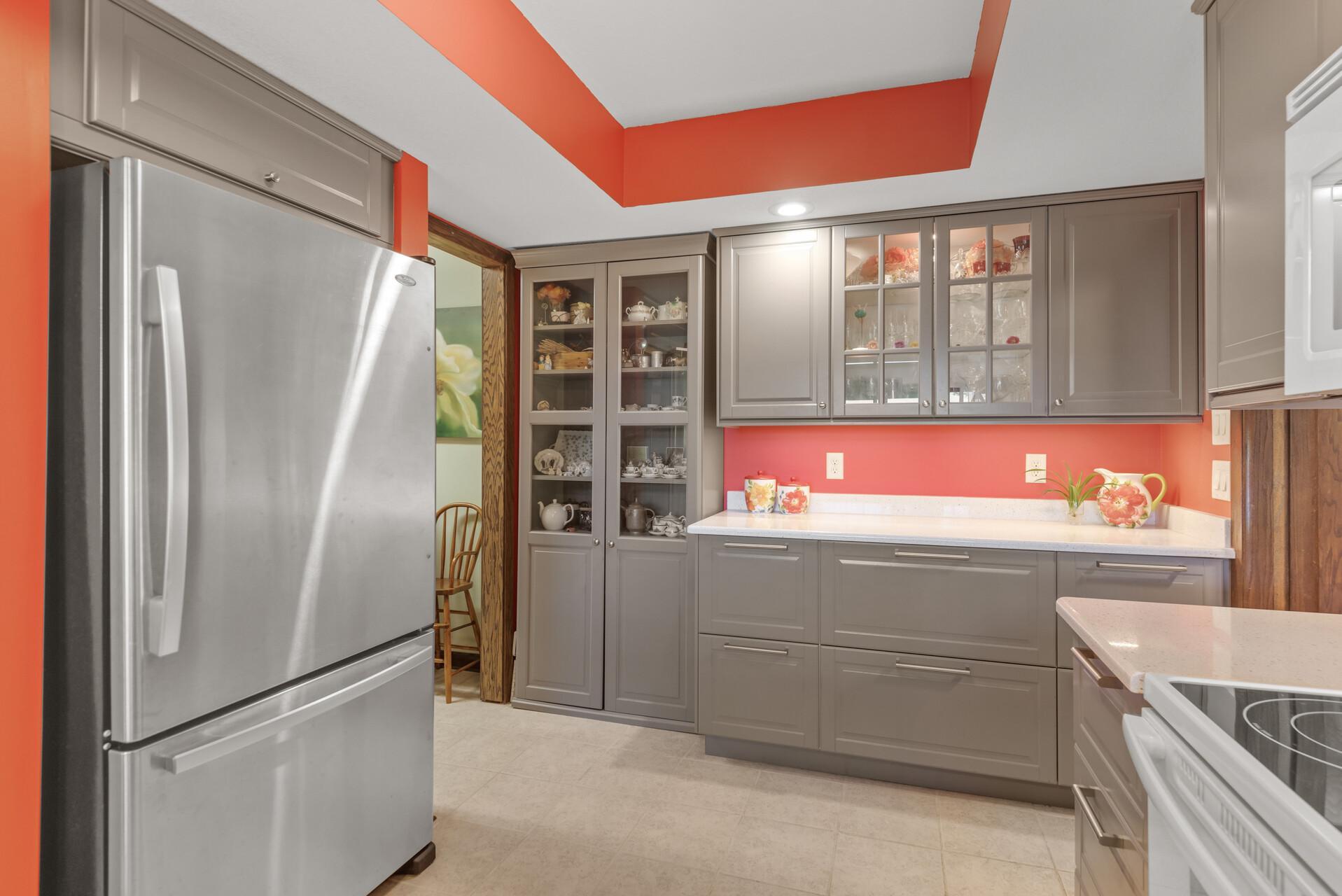 9550 Collegeview Road, Unit 320 Bloomington, MN 55437 - Photo 10 of 32 Gallery Image 10