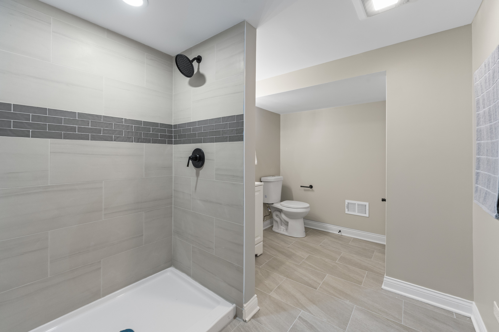 8169 South Tripp Avenue Chicago, IL 60652 - Photo 25 of 31 a bathroom with a toilet