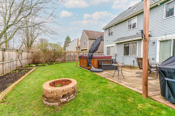 a view of an house with backyard porch and garden