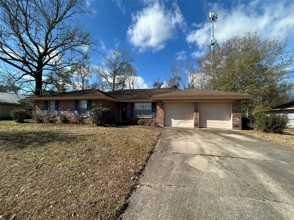 a view of a house with a yard and garage