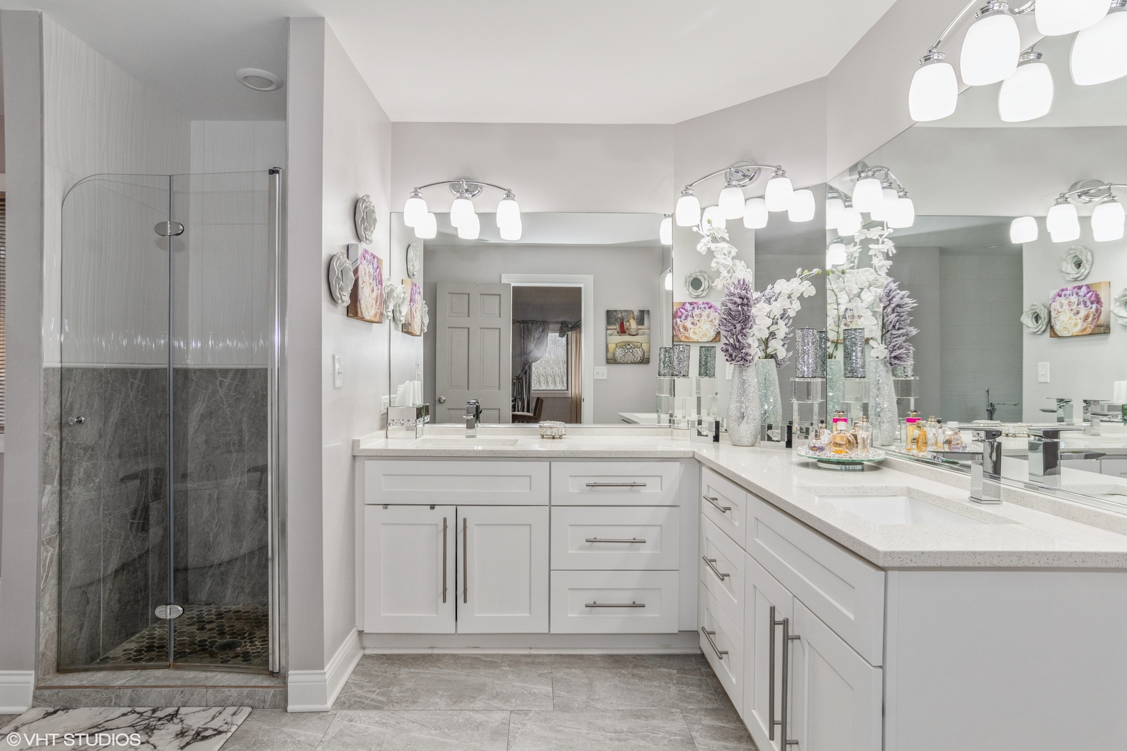 288 Windsor Drive Bartlett, IL 60103 - Photo 15 of 24 a bathroom with a sink vanity and a mirror