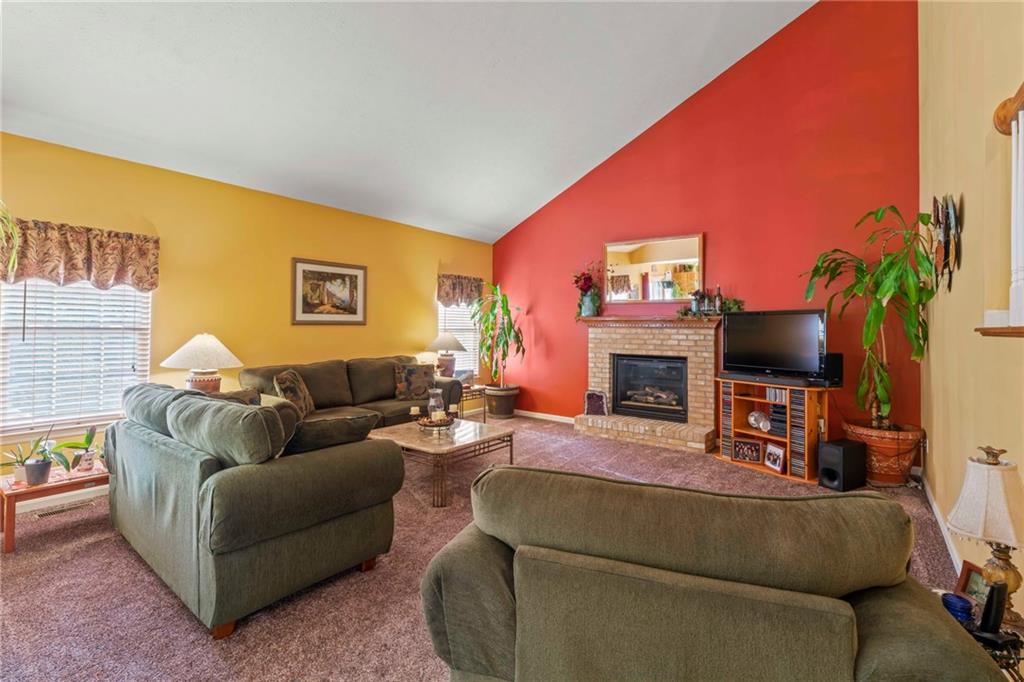 104 Lake Forest Road Venetia, PA 15367 - Photo 12 of 30 Family Room 104 Lake Forest Rd