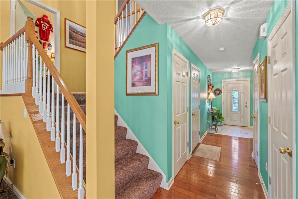 104 Lake Forest Road Venetia, PA 15367 - Photo 3 of 30 Entry 104 Lake Forest Rd