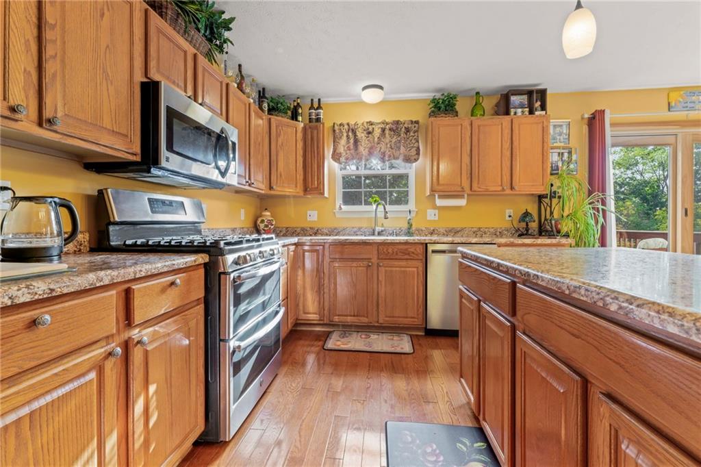 104 Lake Forest Road Venetia, PA 15367 - Photo 9 of 30 Kitchen 104 Lake Forest Rd