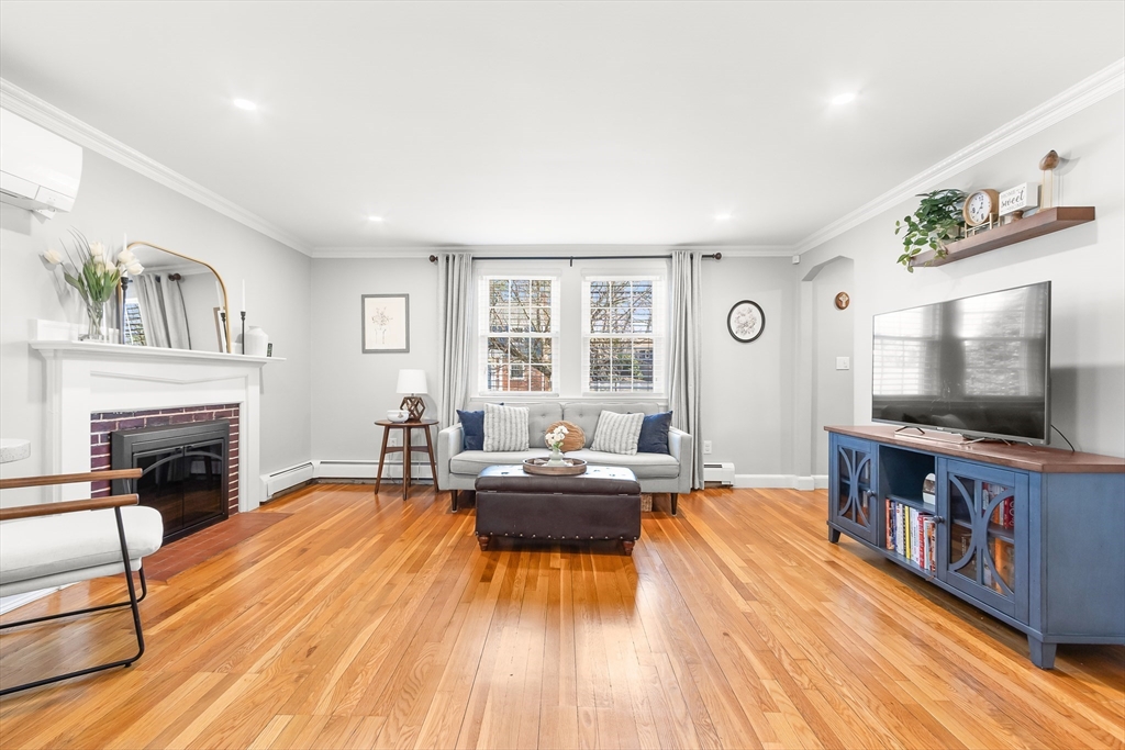 16 Hampton Road Natick, MA 01760 - Photo 3 of 32 Gallery Image 3