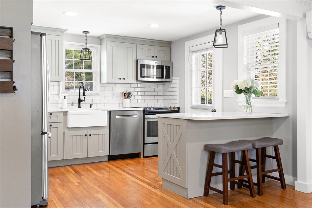16 Hampton Road Natick, MA 01760 - Photo 7 of 32 Gallery Image 7