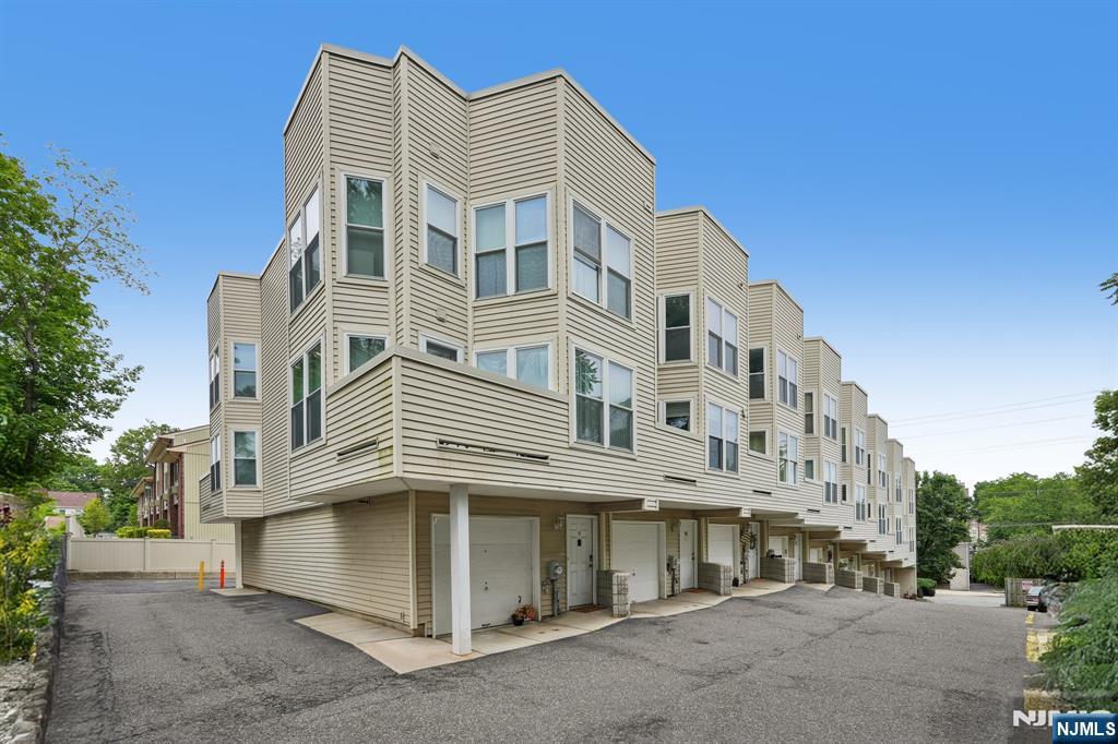 925 Main Street, Unit 10 Hackensack, NJ 07601 - Photo 9 of 28