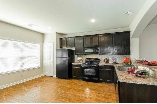 $1,499 | 49 Woodland Hills Drive, Unit B, Conroe, TX 77303