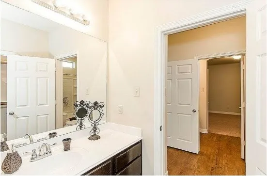 $1,499 | 49 Woodland Hills Drive, Unit B, Conroe, TX 77303
