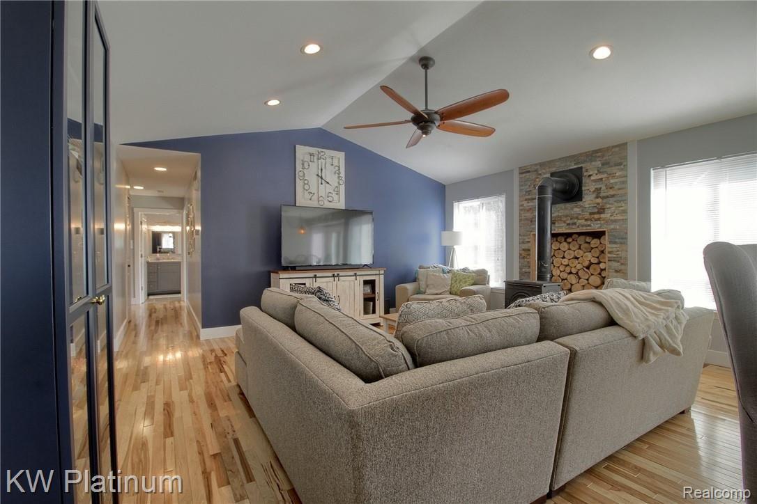 8445 Jordan Road Fair Haven, MI 48023 - Photo 6 of 27 5-Great Room.jpg