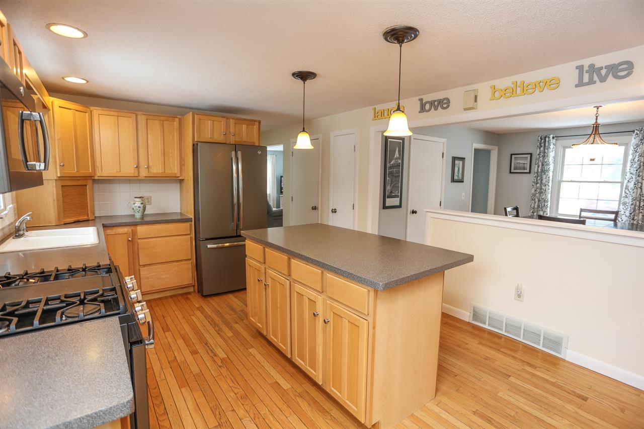 5 Iroquois Road Nashua, NH 03063 - Photo 3 of 40 Gallery Image 3