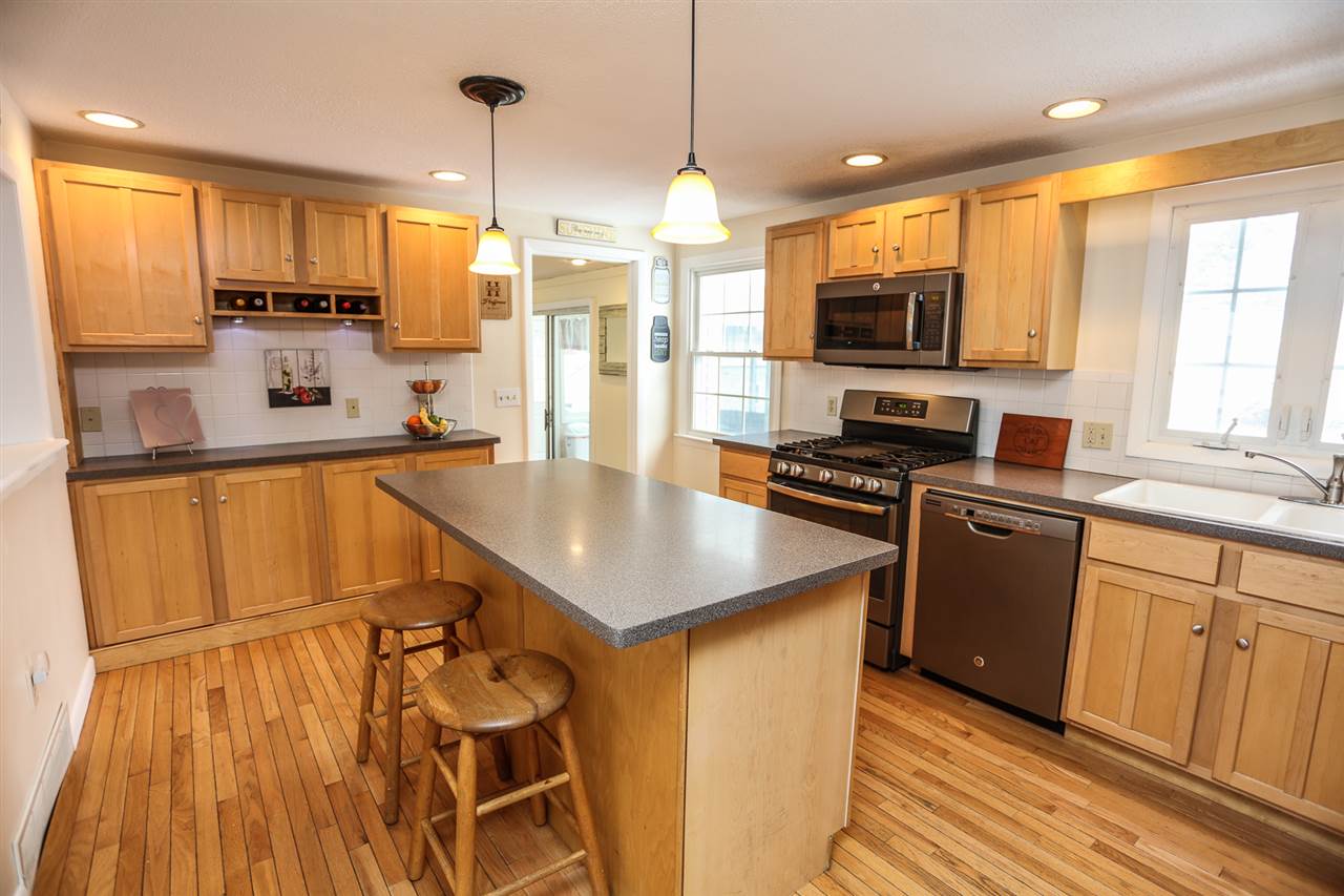 5 Iroquois Road Nashua, NH 03063 - Photo 5 of 40 Gallery Image 5
