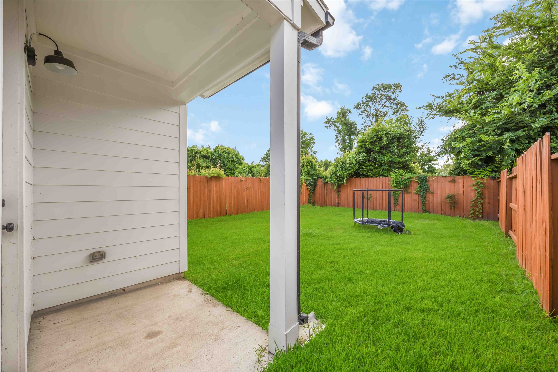 8508 Wileyvale Road, Unit B Houston, TX 77016 - Photo 21 of 23 Covered patio