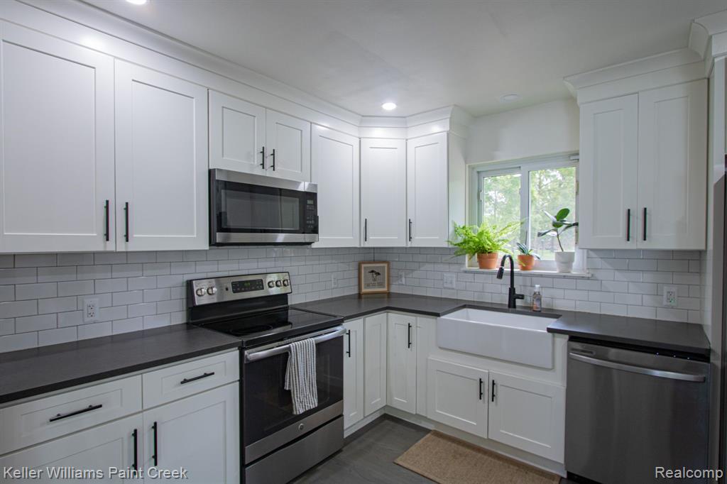 4071 Morgan Road Lake Orion, MI 48359 - Photo 9 of 32