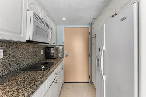 $159,900 | 19201 Collins Avenue, Unit 114, Sunny Isles Beach, FL 33160