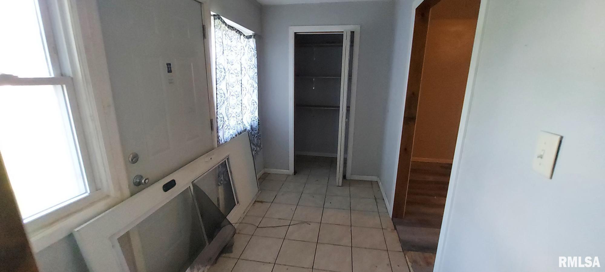 401 South 3rd Avenue New Windsor, IL 61465 - Photo 12 of 22