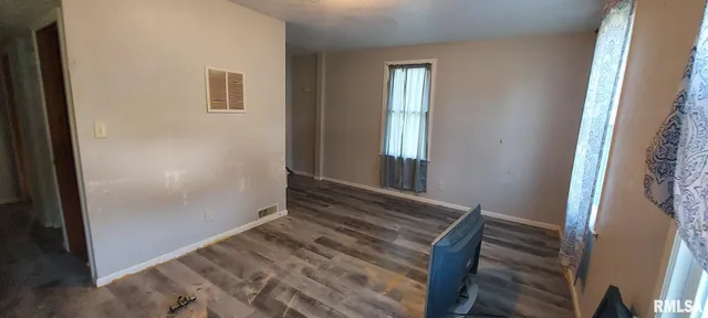 $67,500 | 401 South 3rd Avenue, New Windsor, IL 61465