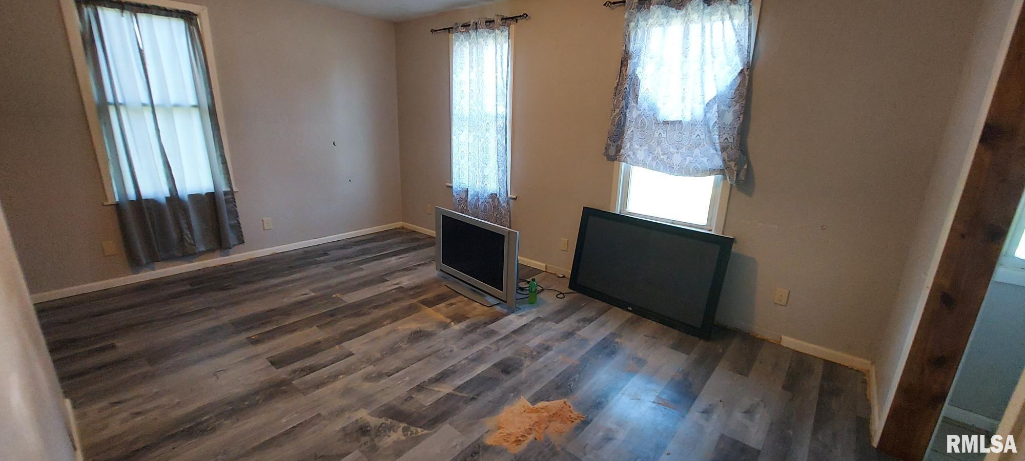 401 South 3rd Avenue New Windsor, IL 61465 - Photo 14 of 22