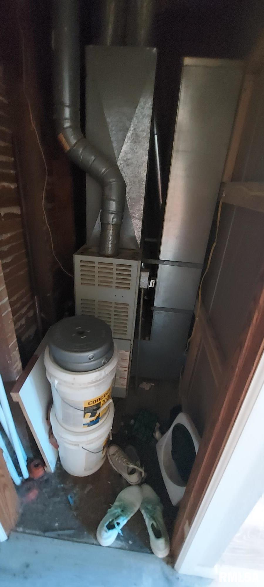 401 South 3rd Avenue New Windsor, IL 61465 - Photo 15 of 22