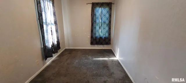 $67,500 | 401 South 3rd Avenue, New Windsor, IL 61465