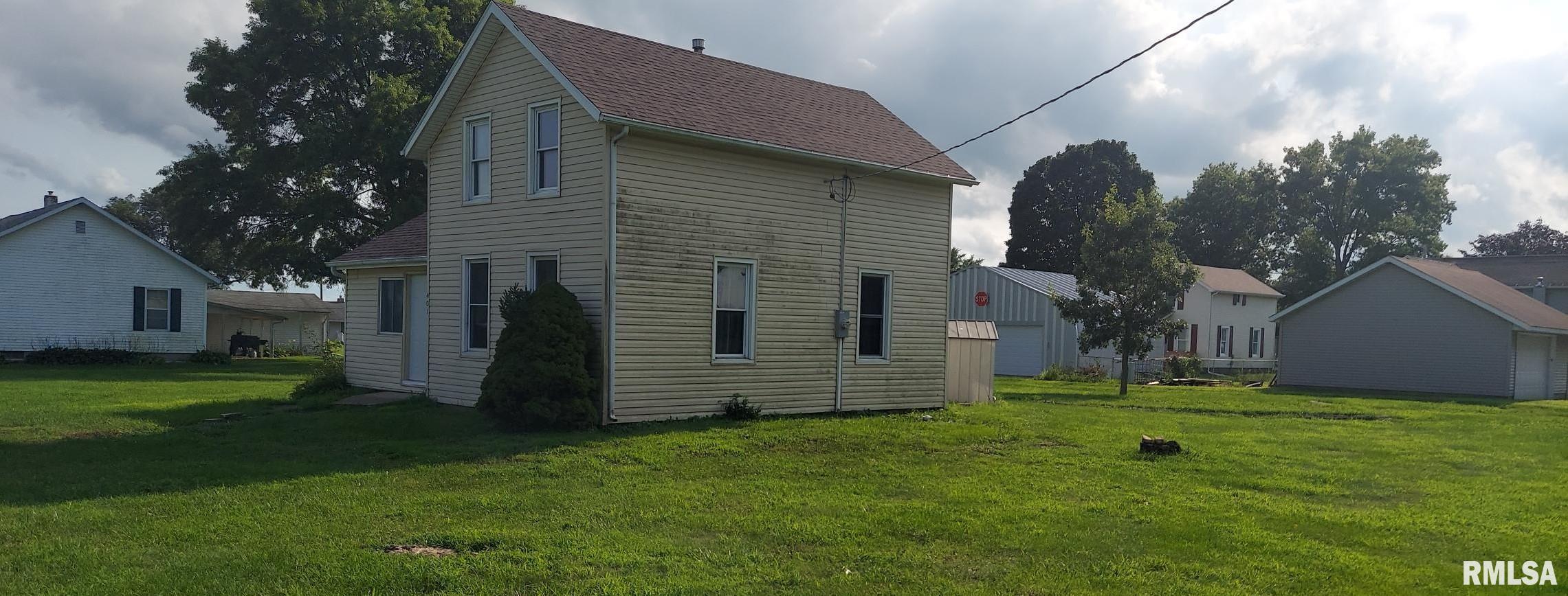 401 South 3rd Avenue New Windsor, IL 61465 - Photo 2 of 22