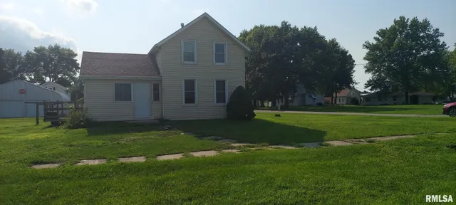 $67,500 | 401 South 3rd Avenue, New Windsor, IL 61465
