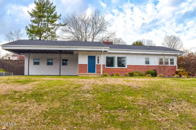 $223,900 | 105 Lowry Lane, Bristol, TN 37620