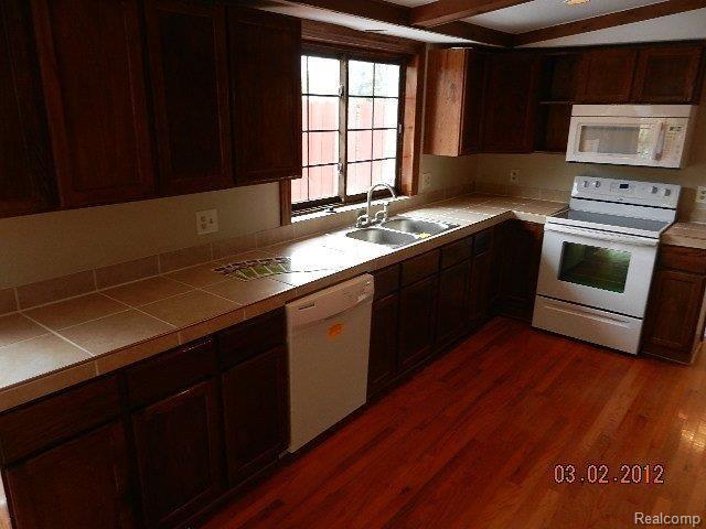3388 Edmunton Drive Rochester, MI 48306 - Photo 13 of 17 DSCN1734.JPG