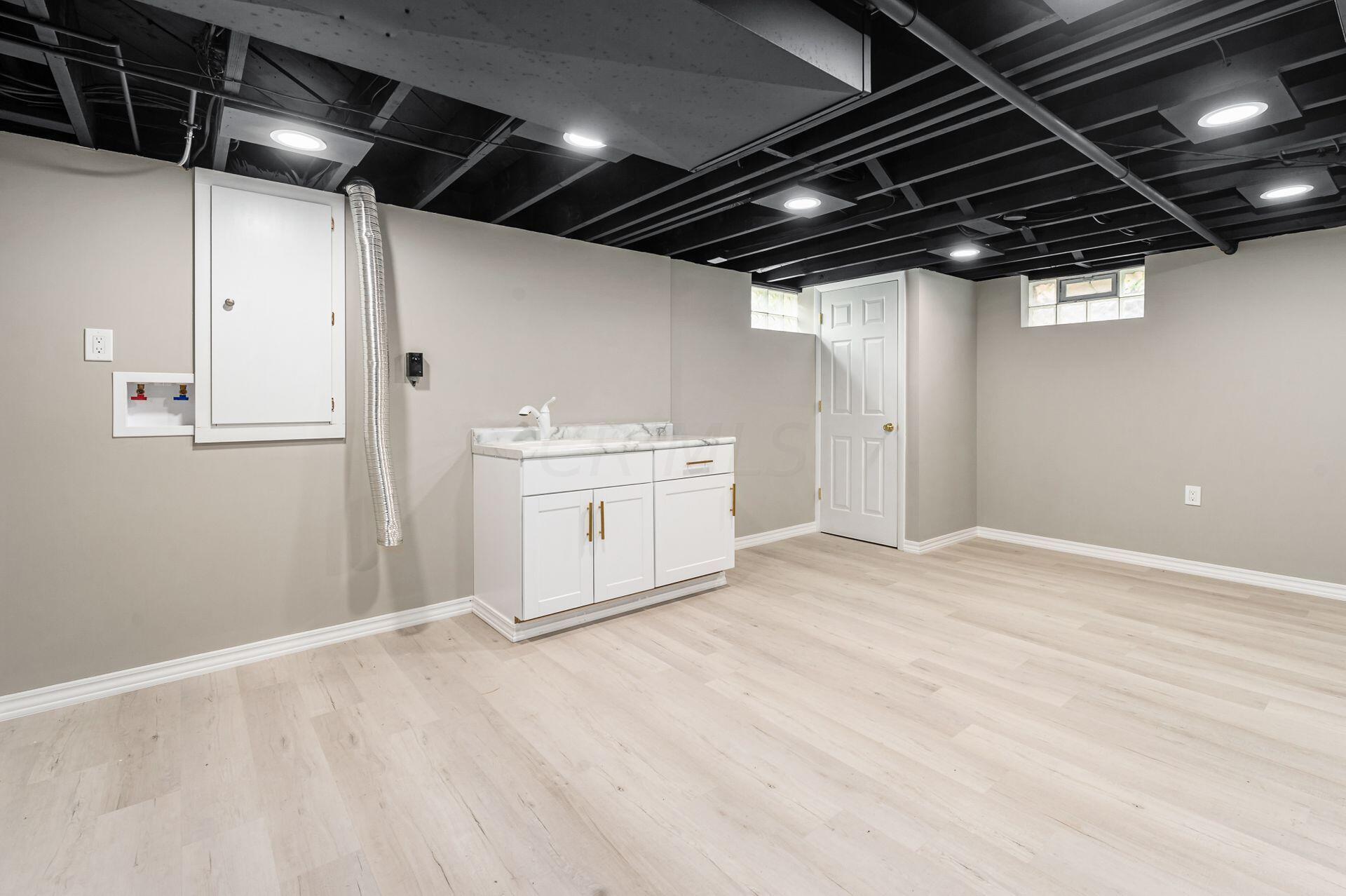 1767 Kenwick Road Columbus, OH 43209 - Photo 28 of 36 Laundry Room
