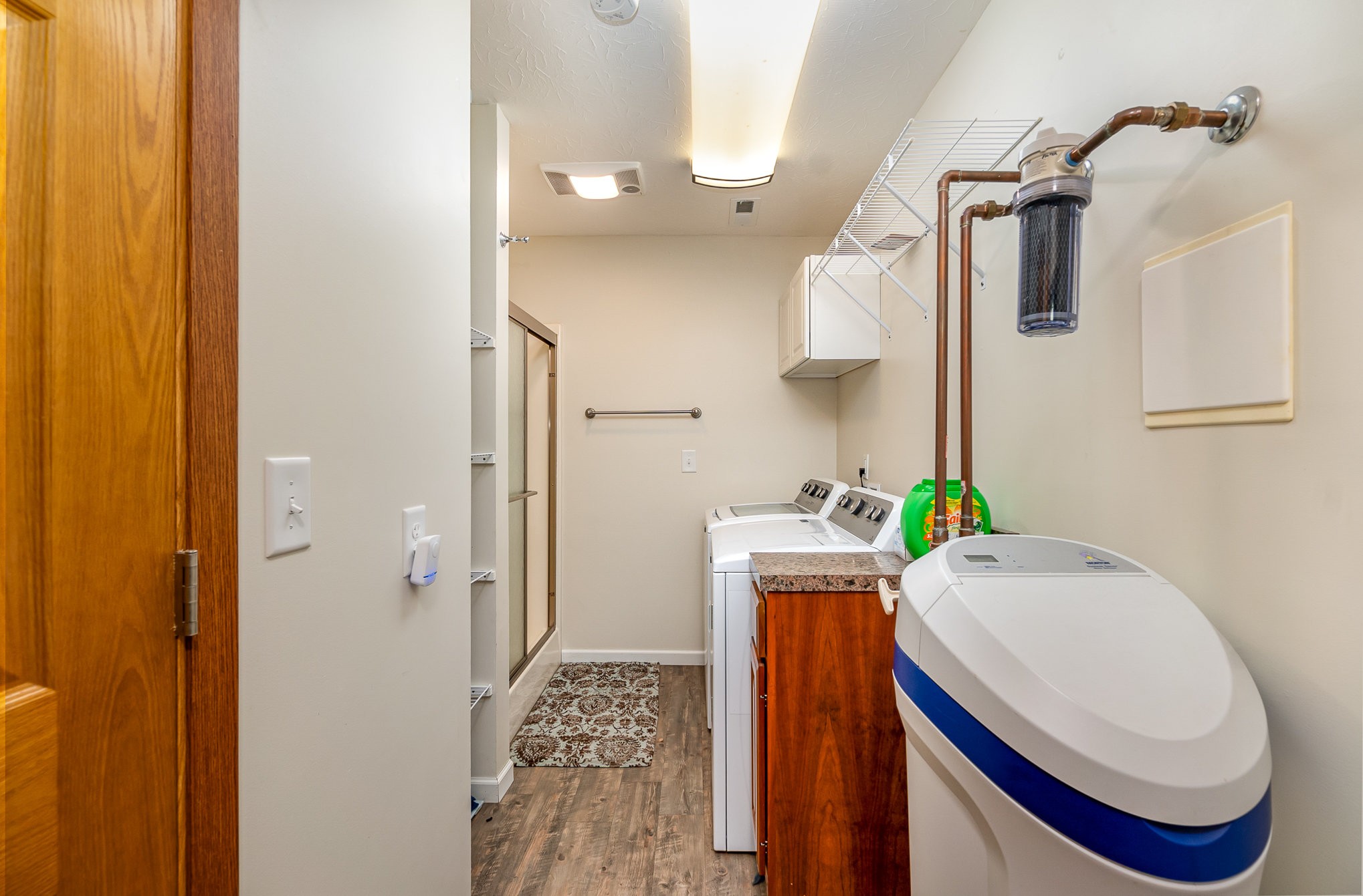 6960 Highway 231 Bethpage, TN 37022 - Photo 12 of 32 a bathroom with a sink and toilet