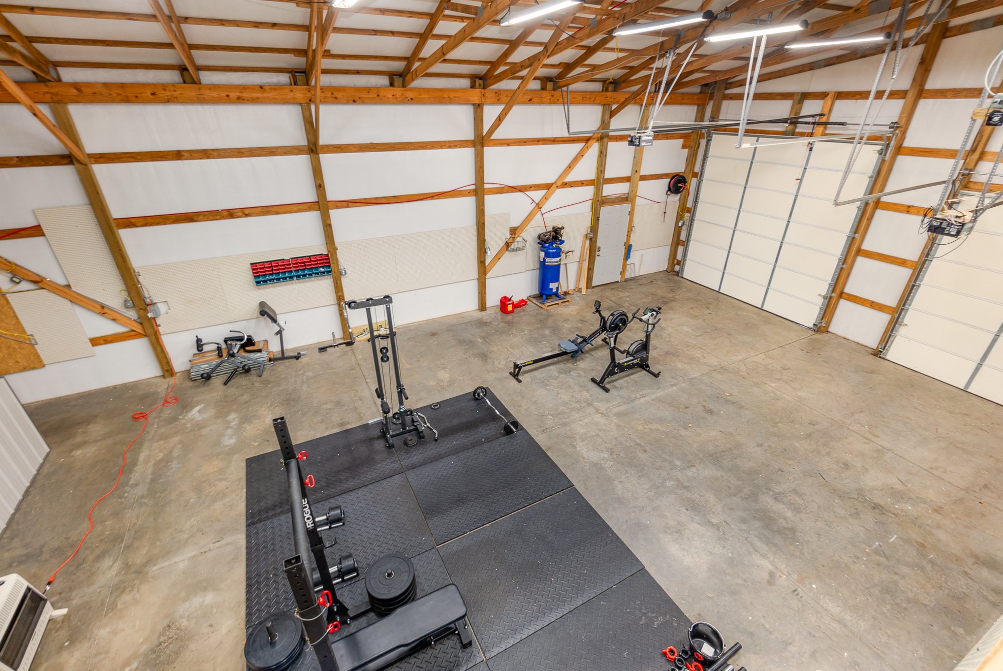 6960 Highway 231 Bethpage, TN 37022 - Photo 28 of 32 a room with gym equipment