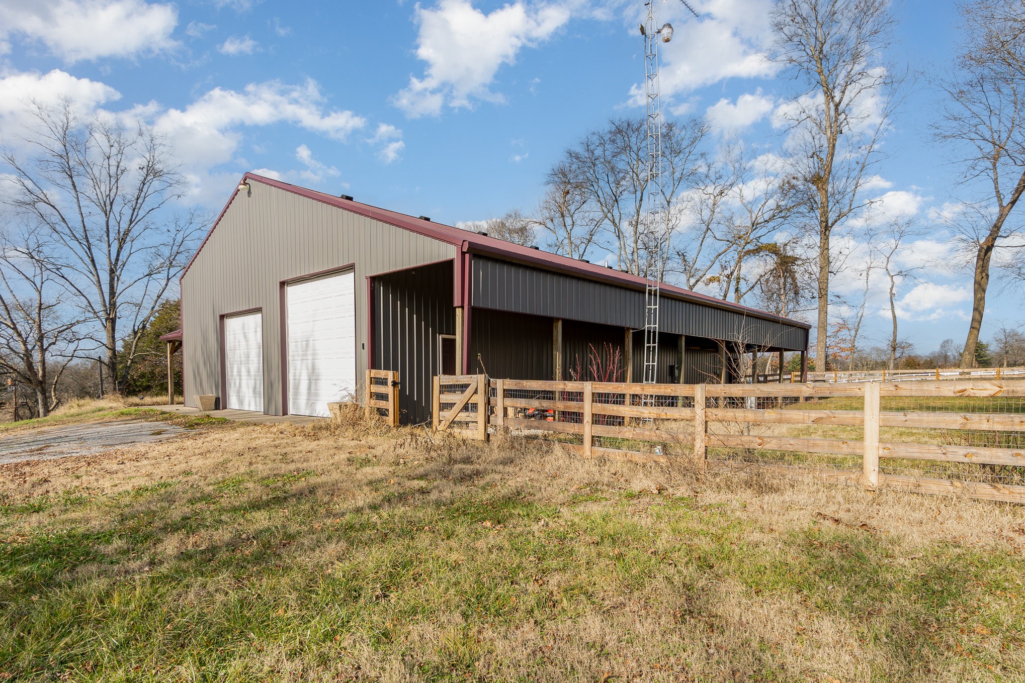 6960 Highway 231 Bethpage, TN 37022 - Photo 4 of 32 a backyard of a house with table and chairs