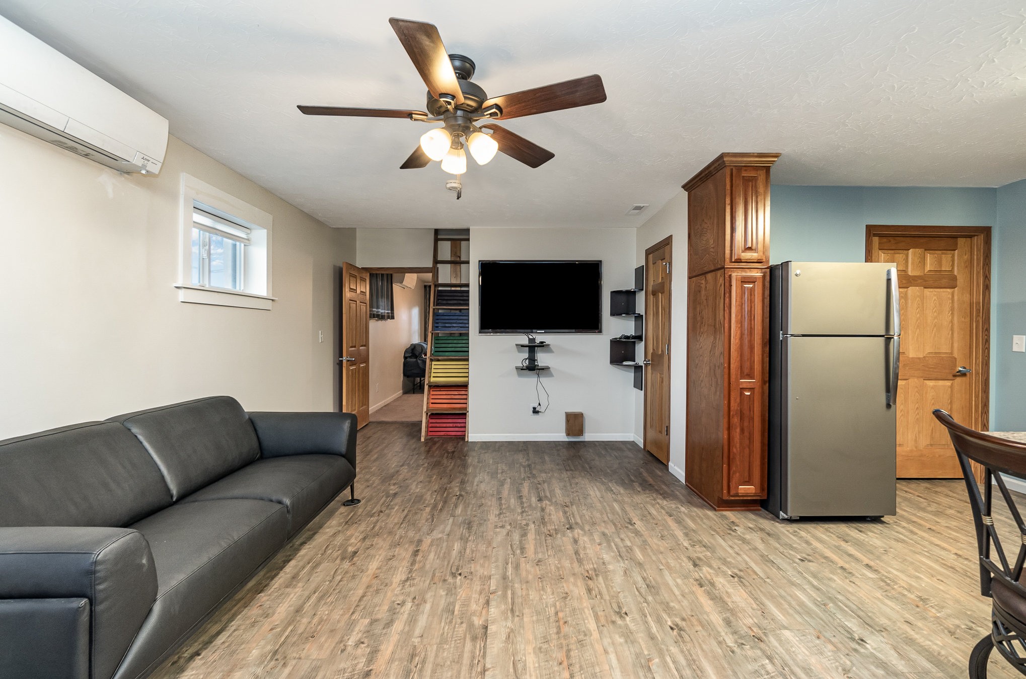 6960 Highway 231 Bethpage, TN 37022 - Photo 5 of 32 a living room with furniture and kitchen view