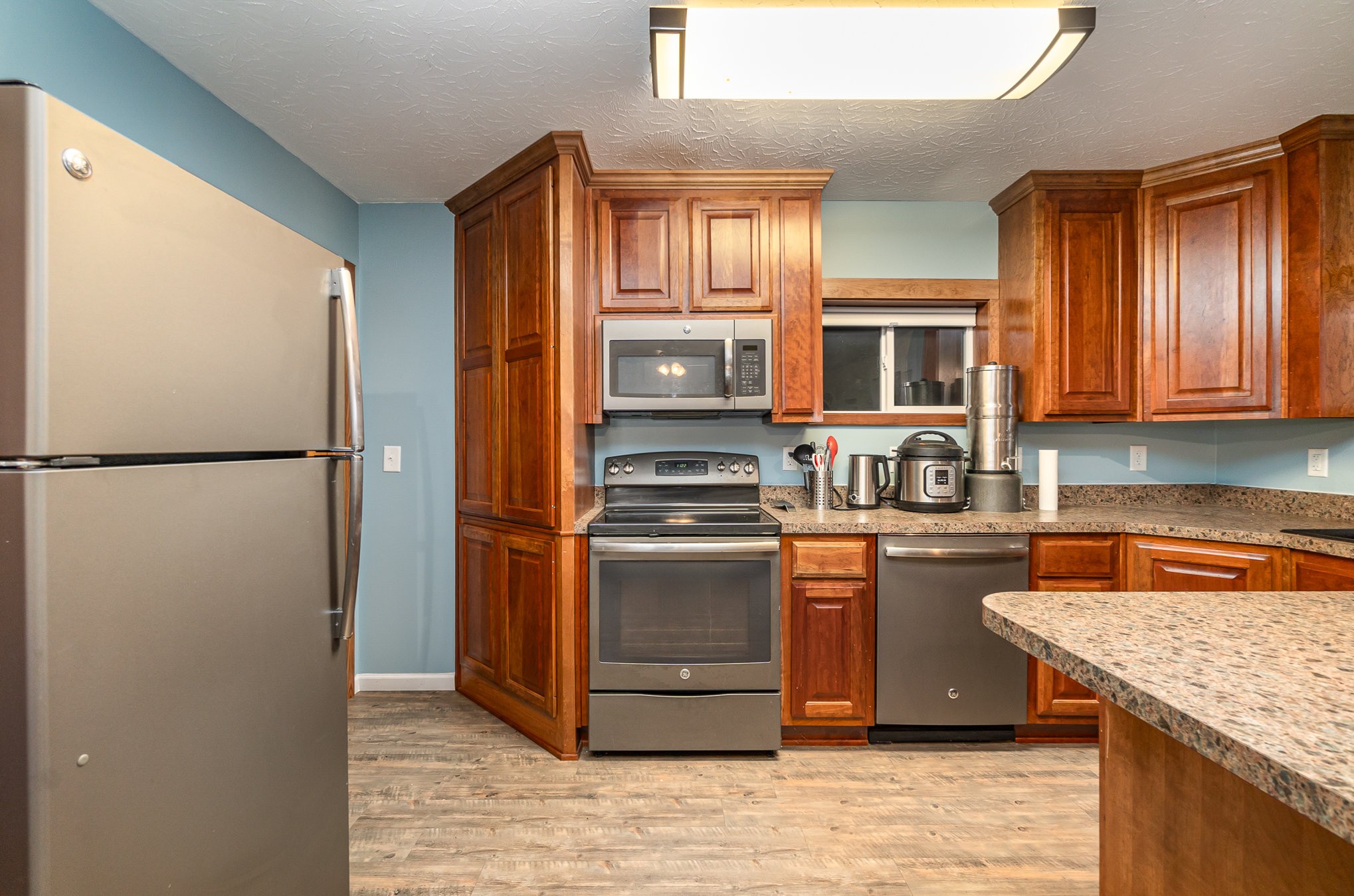 6960 Highway 231 Bethpage, TN 37022 - Photo 8 of 32 a kitchen with stainless steel appliances granite countertop a refrigerator stove and sink