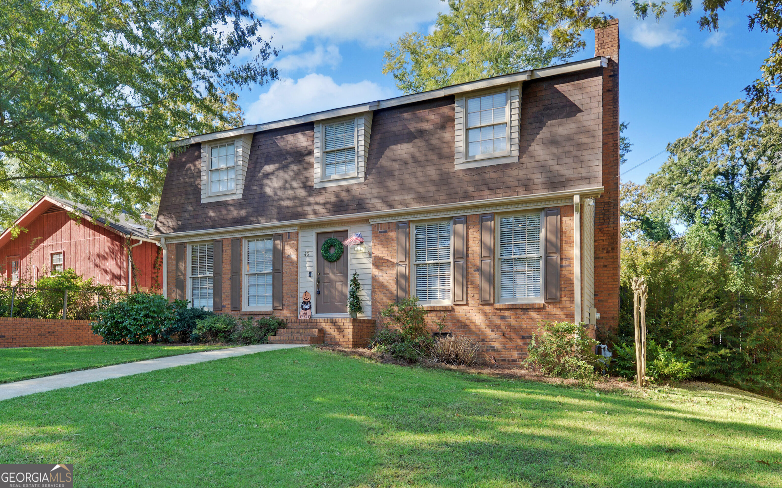 a view of a house with a yard and plants