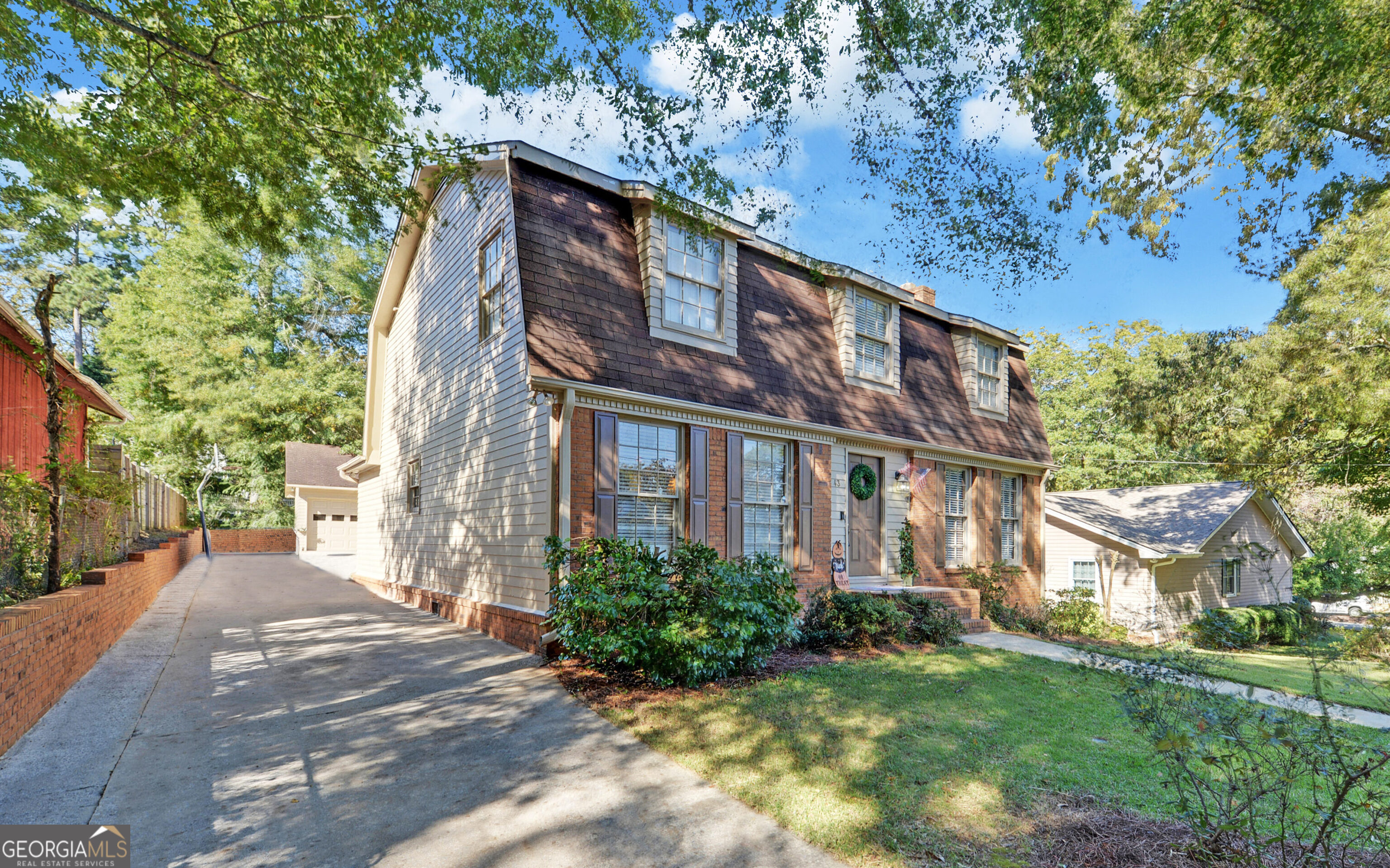 43 Pauline Avenue Toccoa, GA 30577 - Photo 3 of 40 a view of a building with a garden