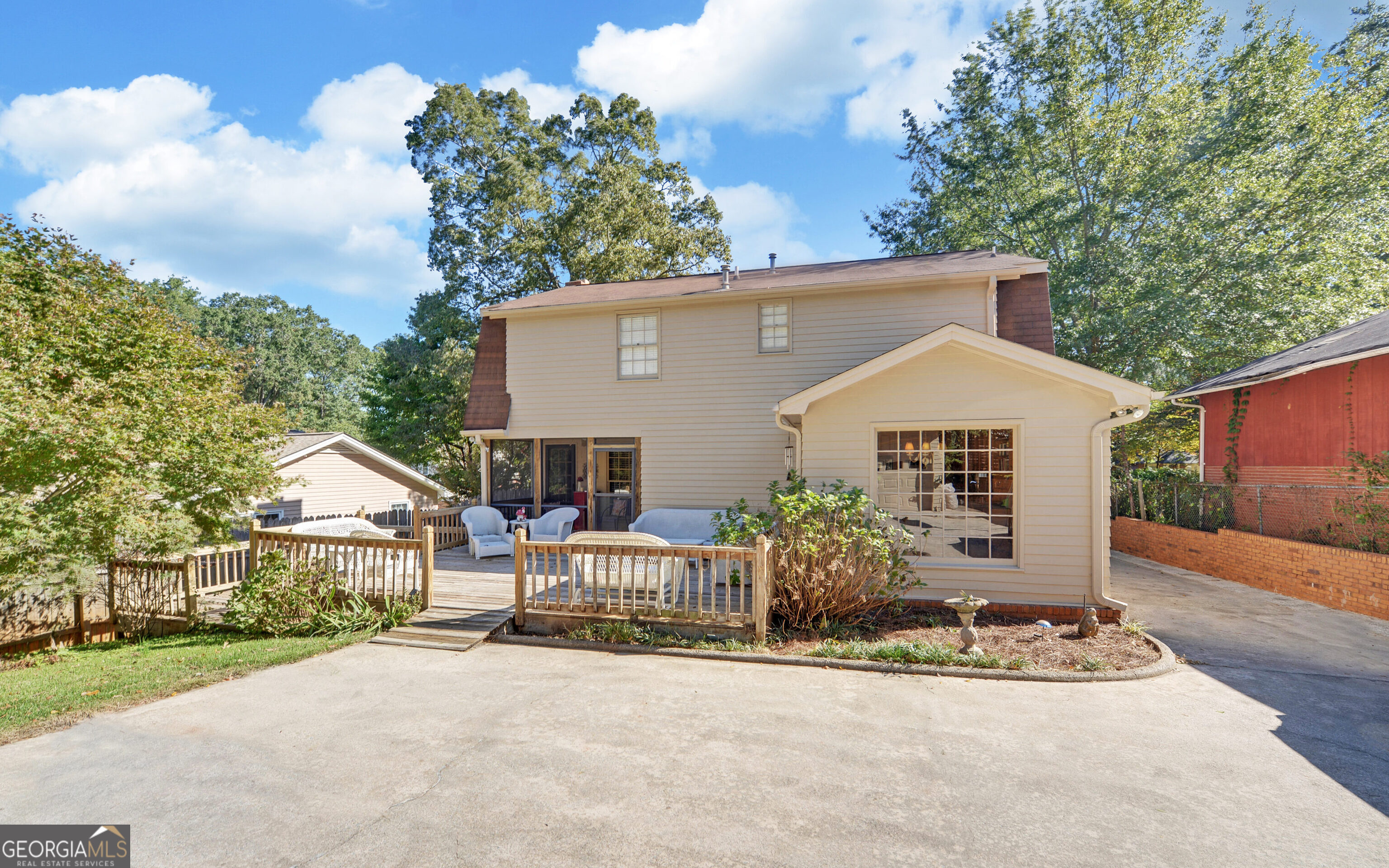 43 Pauline Avenue Toccoa, GA 30577 - Photo 35 of 40 front view of a house with a yard
