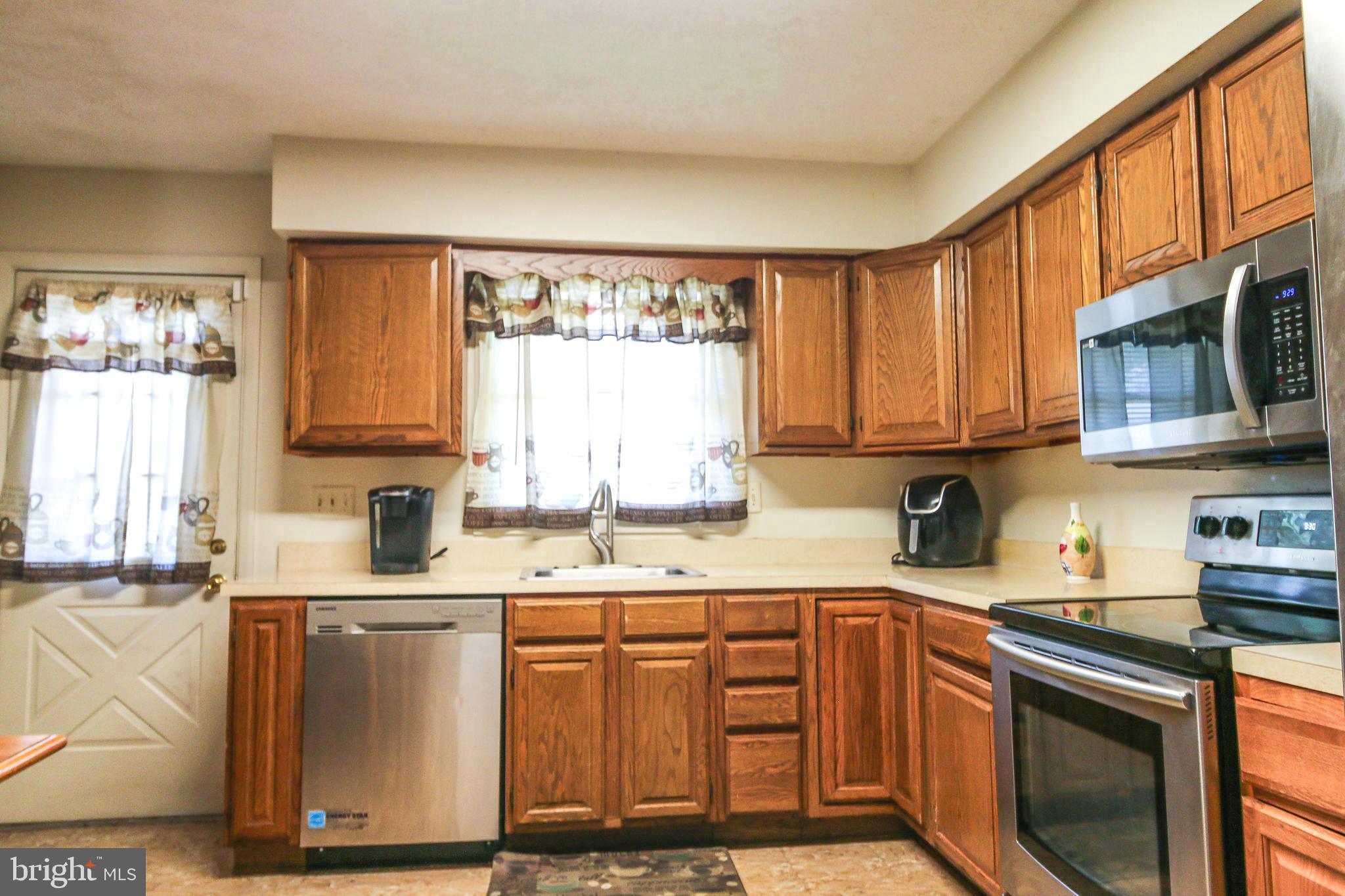 8121 Elizabeth Road Pasadena, MD 21122 - Photo 4 of 28 kitchen