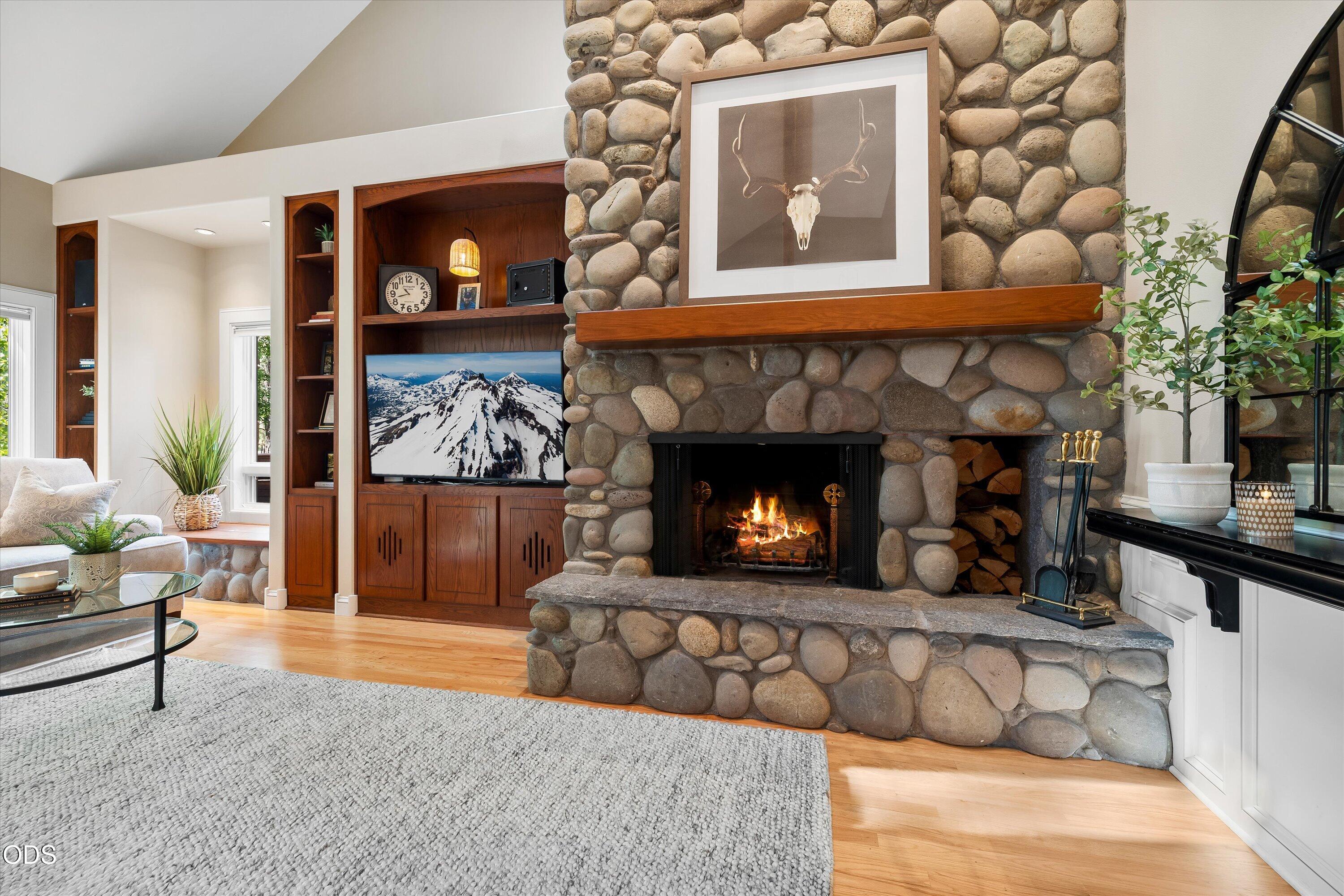 60726 Golf Village Loop Bend, OR 97702 - Photo 9 of 63