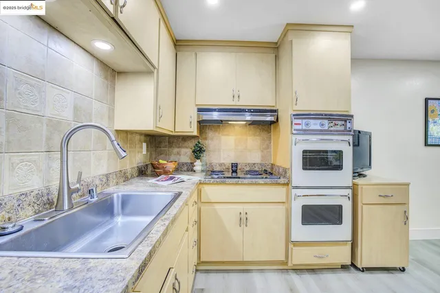 $799,000 | 6635 Banning Drive, Oakland, CA 94611