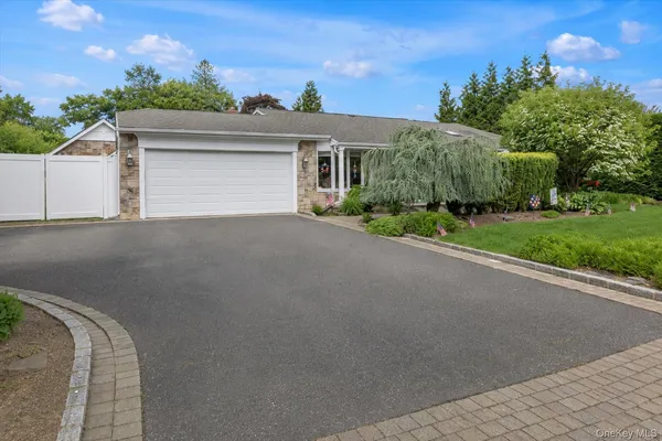 $799,000 | 10 Elf Court, Bohemia, NY 11716