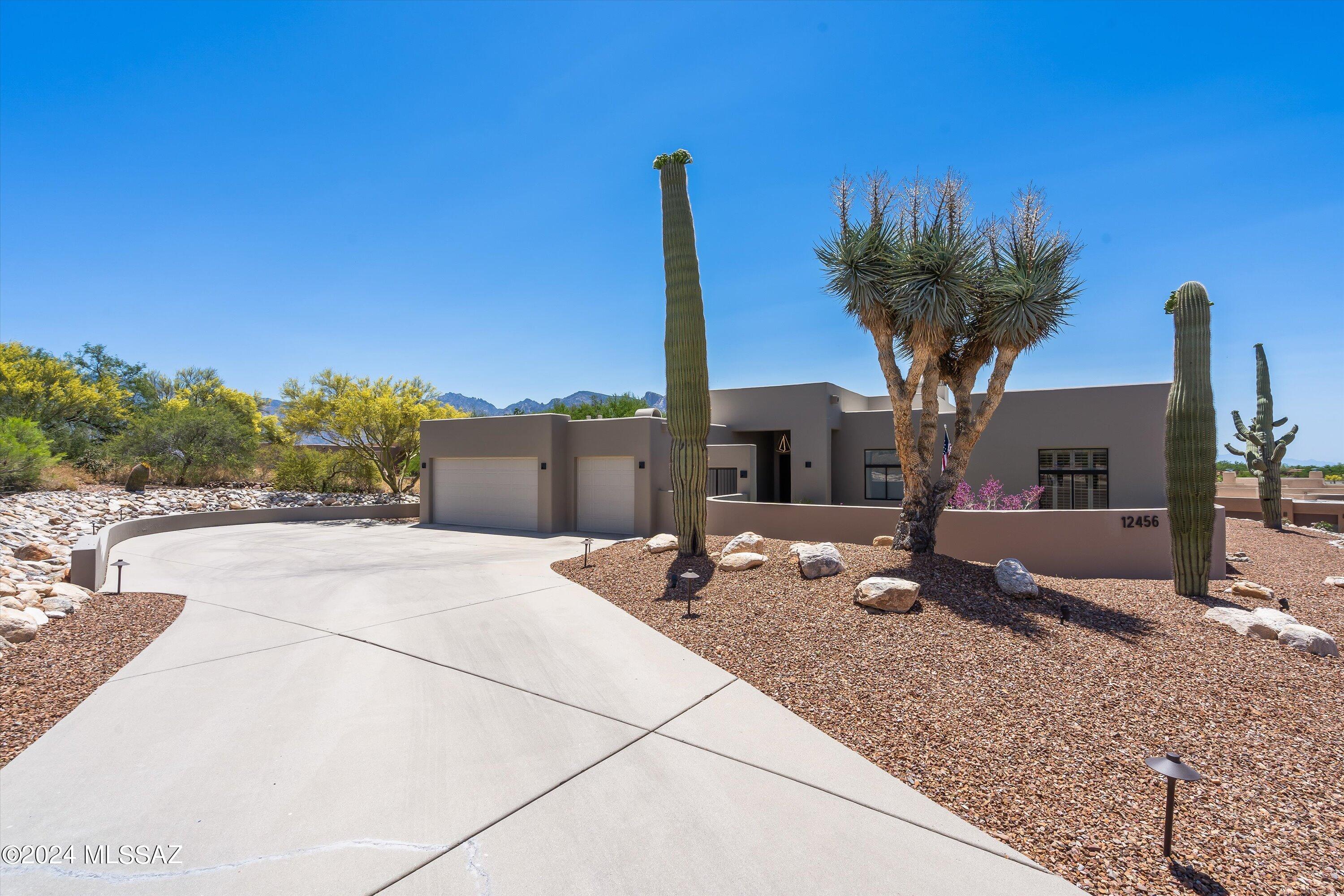 12456 North Piping Rock Road Oro Valley, AZ 85755 - Photo 2 of 46