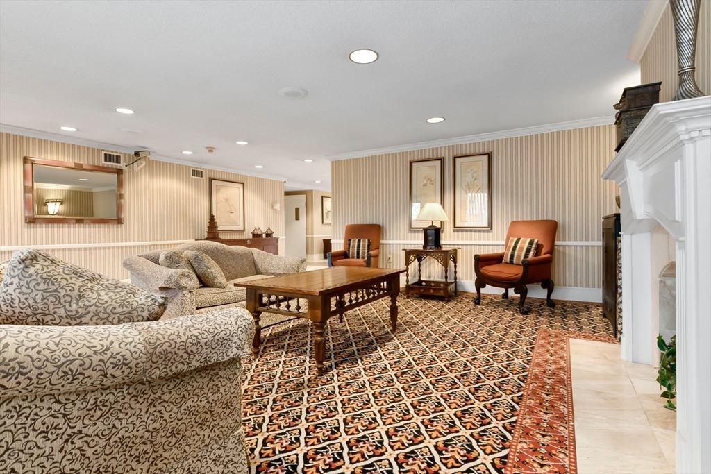 1008 Paradise Road, Unit 1M Swampscott, MA 01907 - Photo 5 of 38 Gallery Image 5